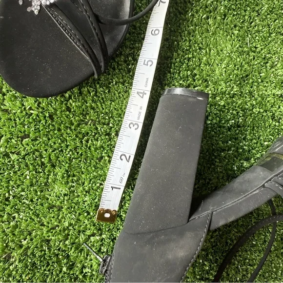 Elegant Black Butterfly Embellished Women's Heels - Picture 4 of 4